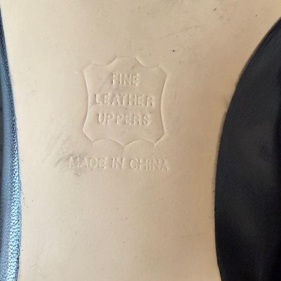 Ros Hommerson Black Leather Heels with Silver Bow Detail 9W - Picture 10 of 11